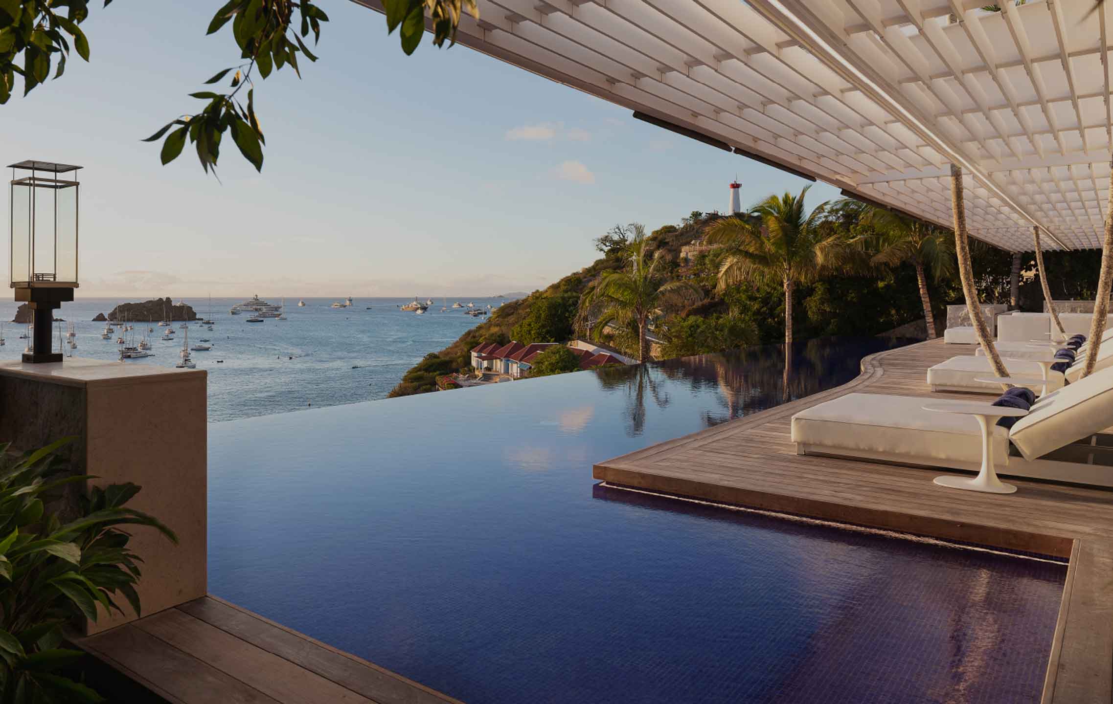 Villa with an infinity pool and a beautiful view of the ocean